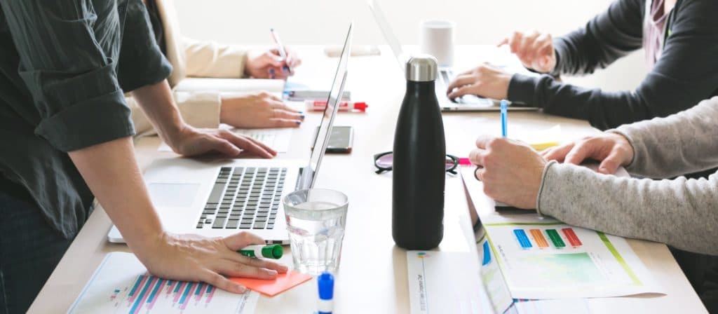des alternants en professionnalisation travaillent